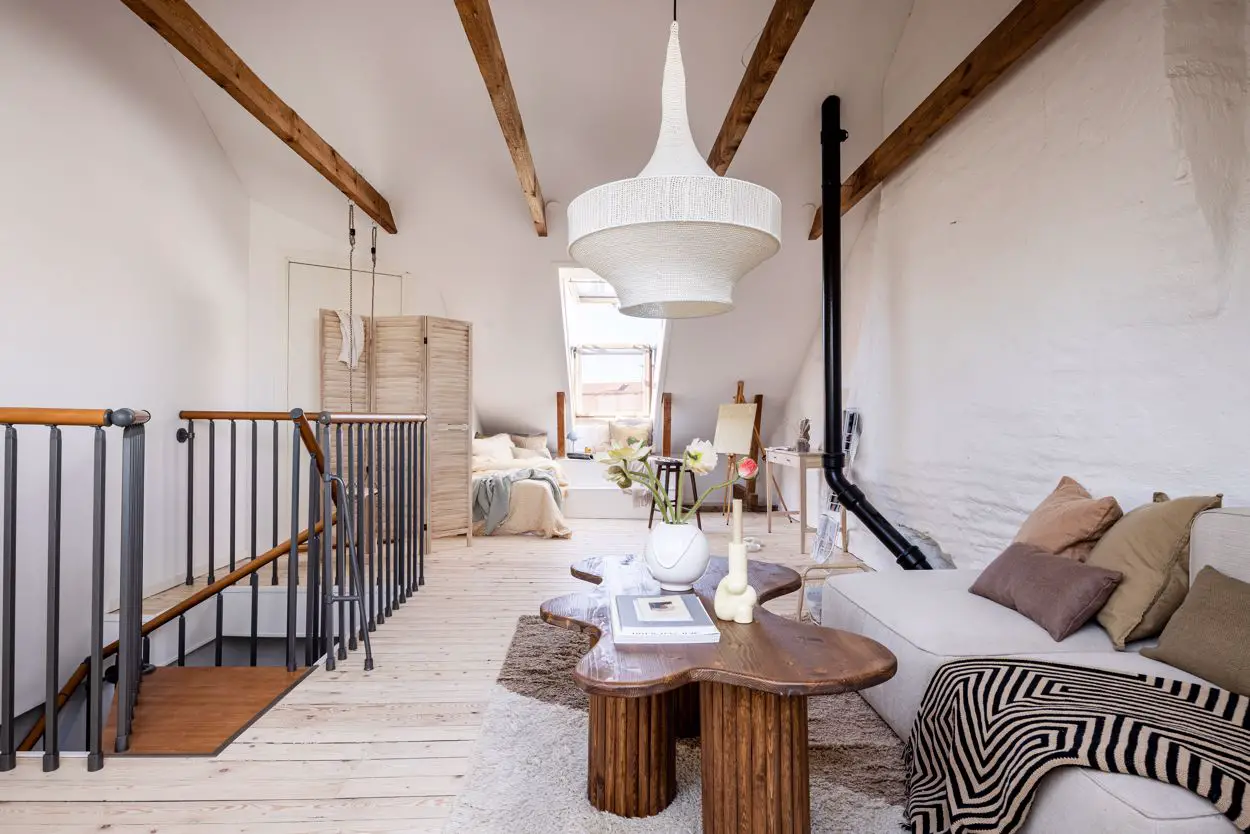 巧妙的屋顶窗 | 瑞典斯德哥尔摩公寓的独特设计-2