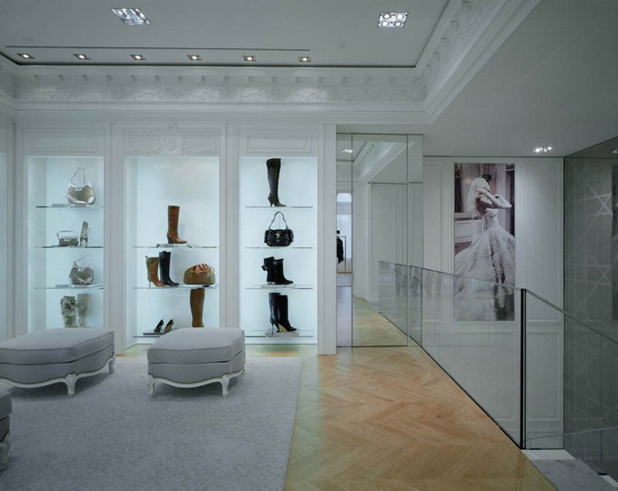 克里斯汀·迪奥，古姆百货（注：GUM一般指俄罗斯莫斯科的古姆国立百货商场，如果这里的GUM有其他特定含义，请根据具体语境判断） 丨俄罗斯莫斯科-3