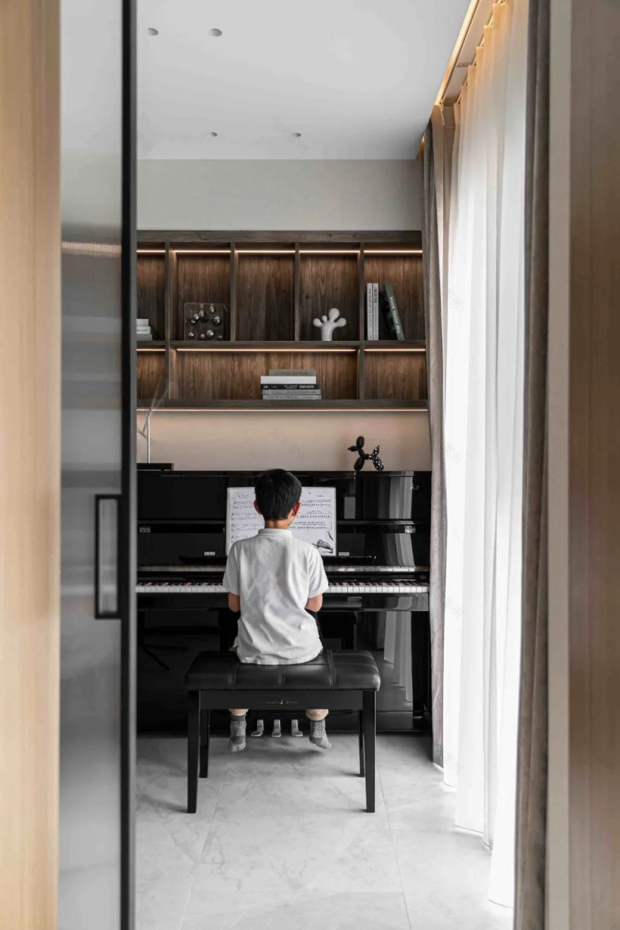 大理石+原木,80后业主的现代风四居室 | 花漾美作-30