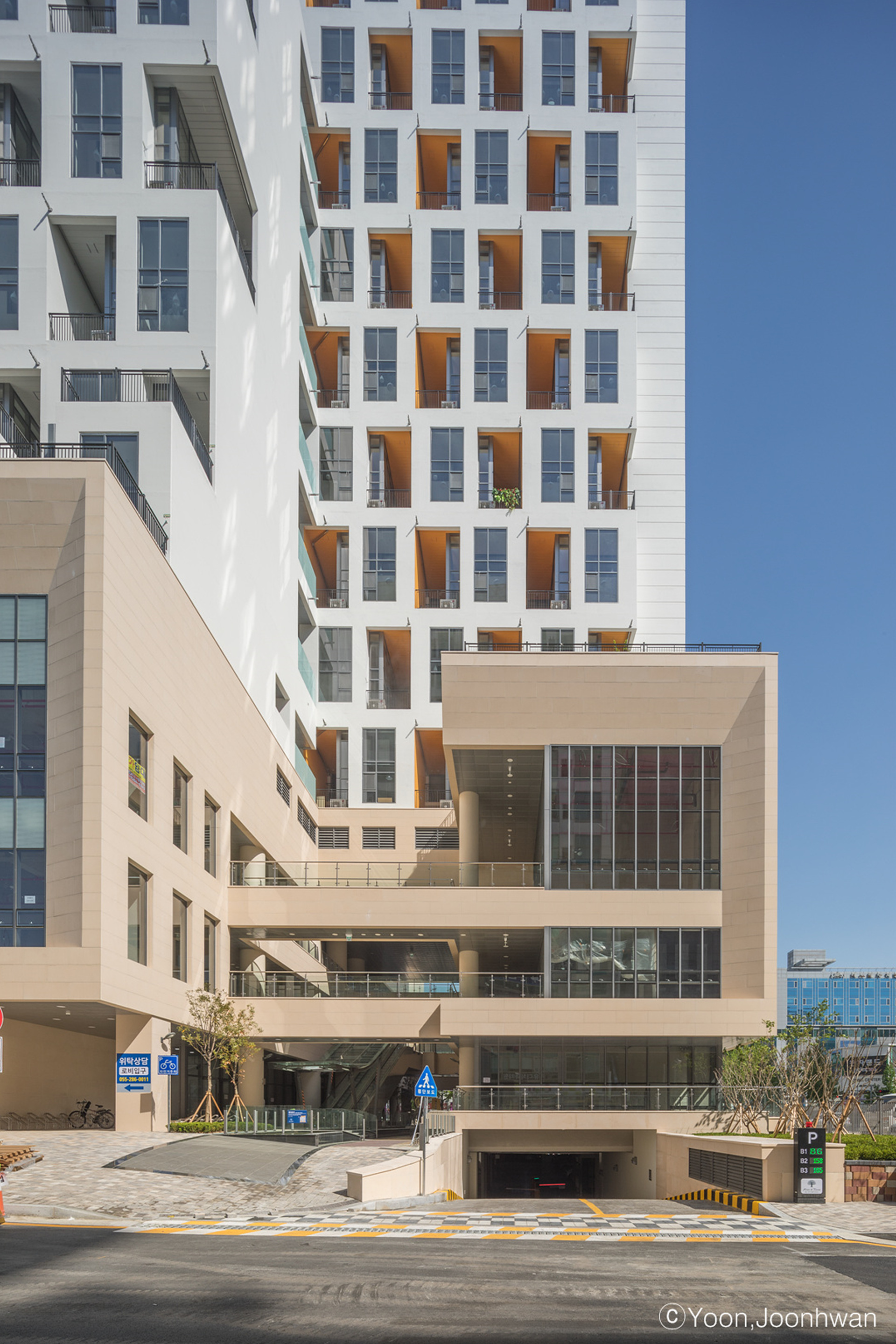 分层露台公寓 | 商业区里的宜居设计-10