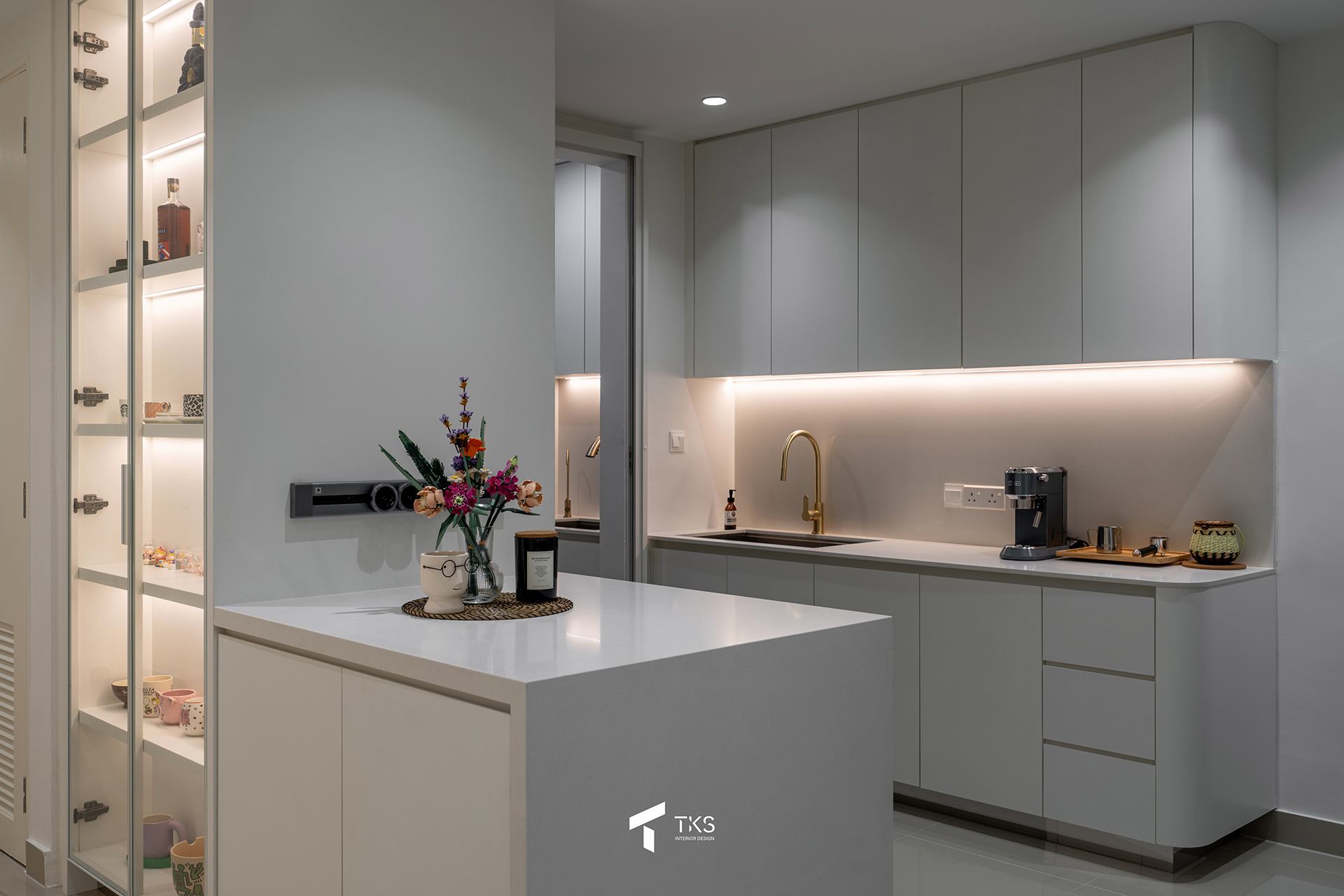 "Streamlined Contemporary French Design" @ EAST PARC-33