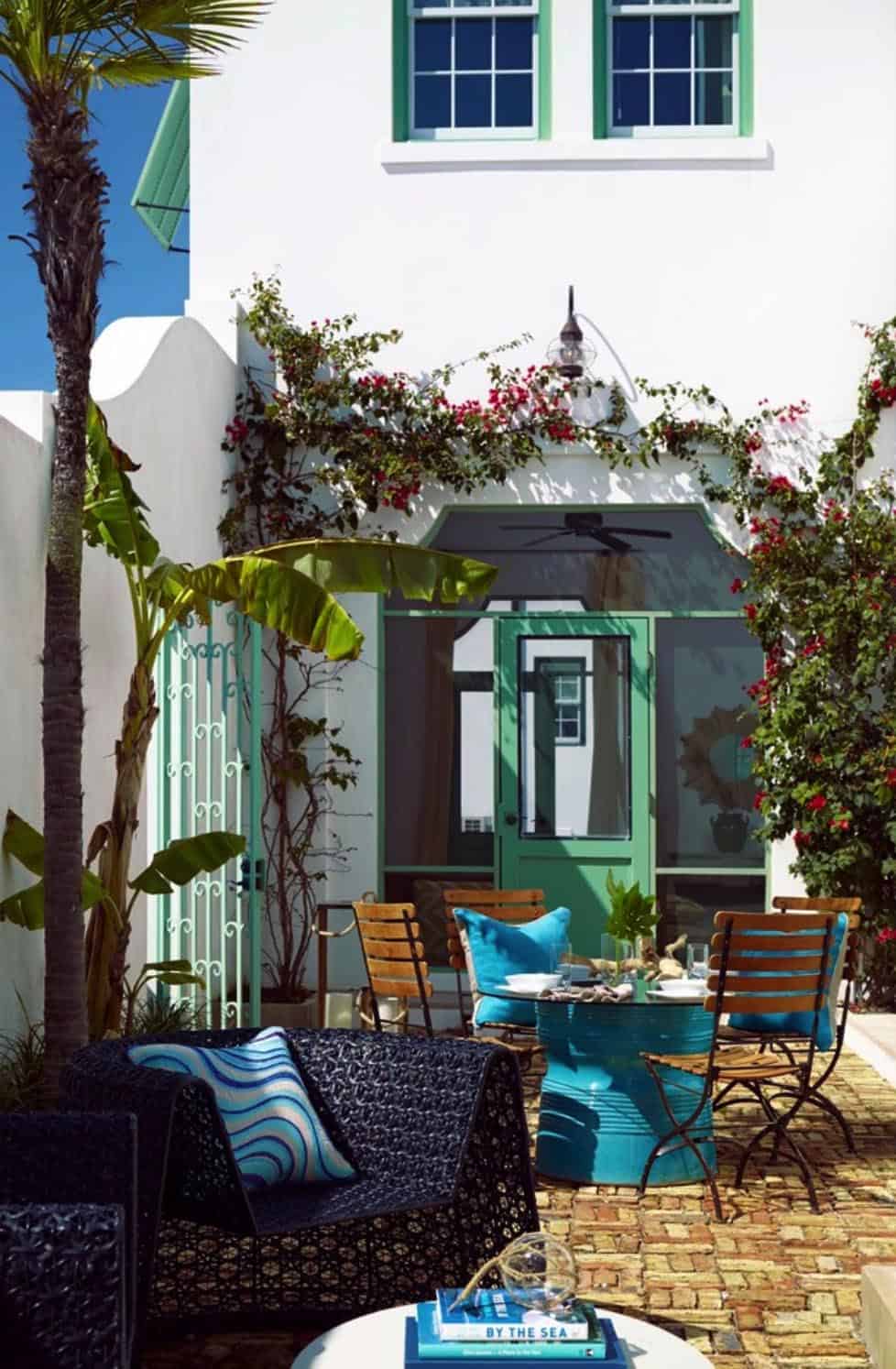 18 Awesome Tropical Outdoor Spaces For A Relaxing Backyard Oasis-9