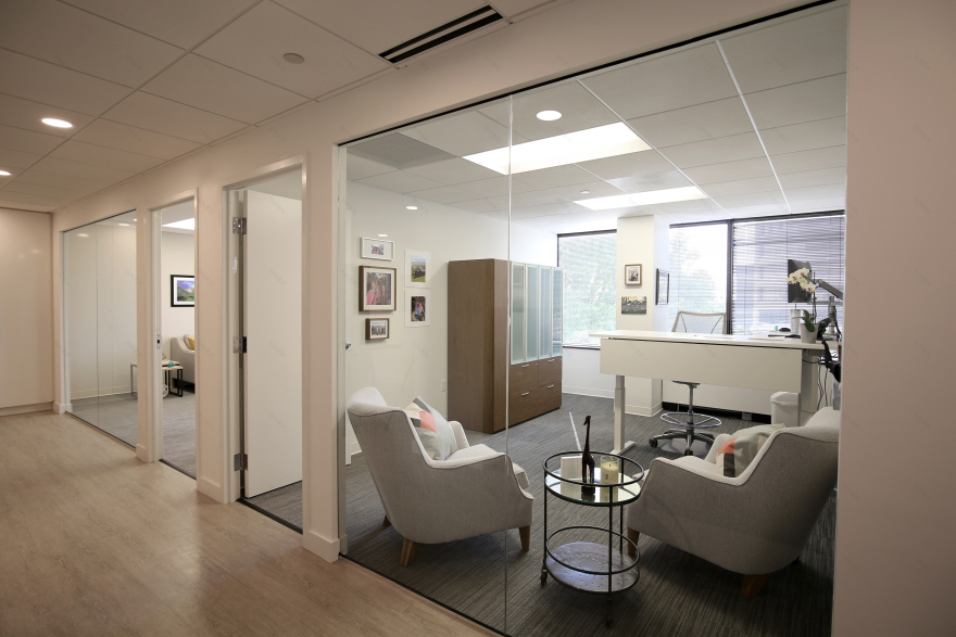 Valcourt Building Services 办公室 | 现代简约与功能性的完美结合-9