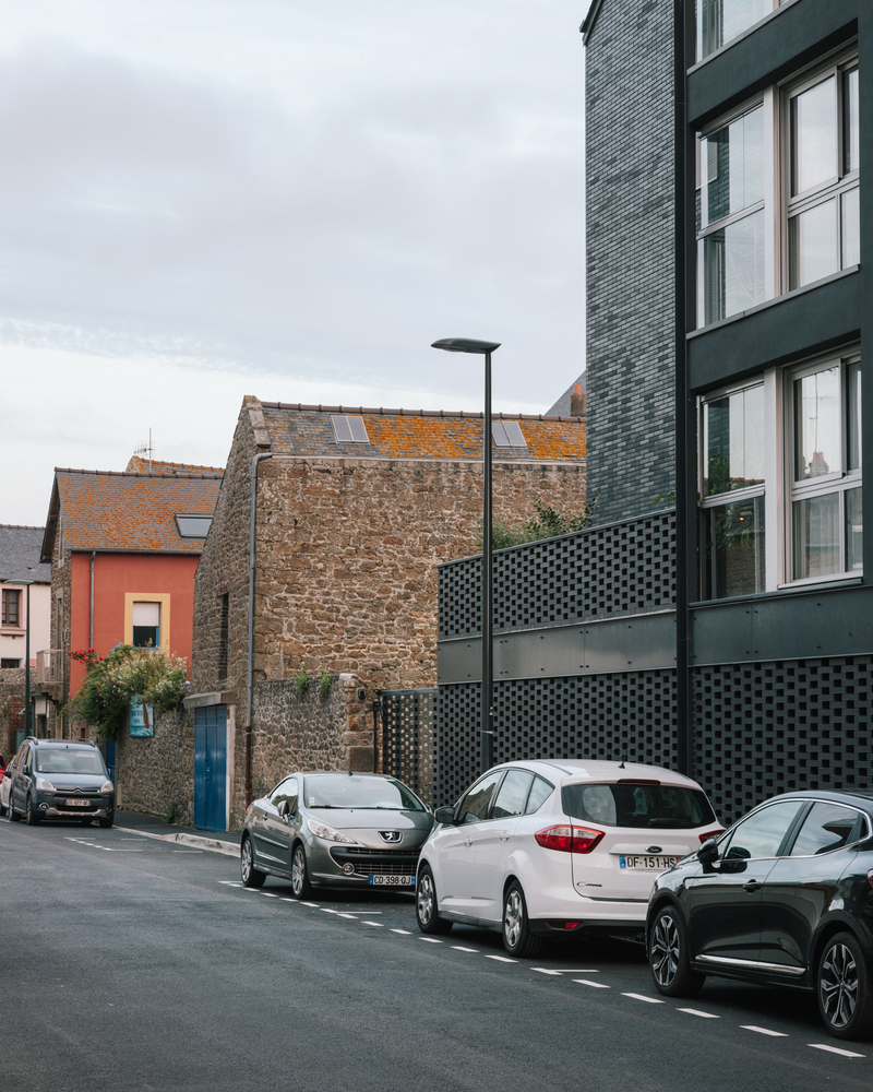 圣马洛港口边的现代马洛式建筑-26