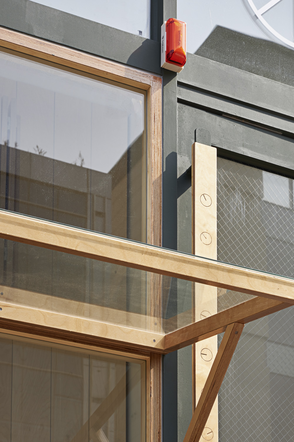 十平米清爽双层咖啡馆，展现简约设计魅力-14