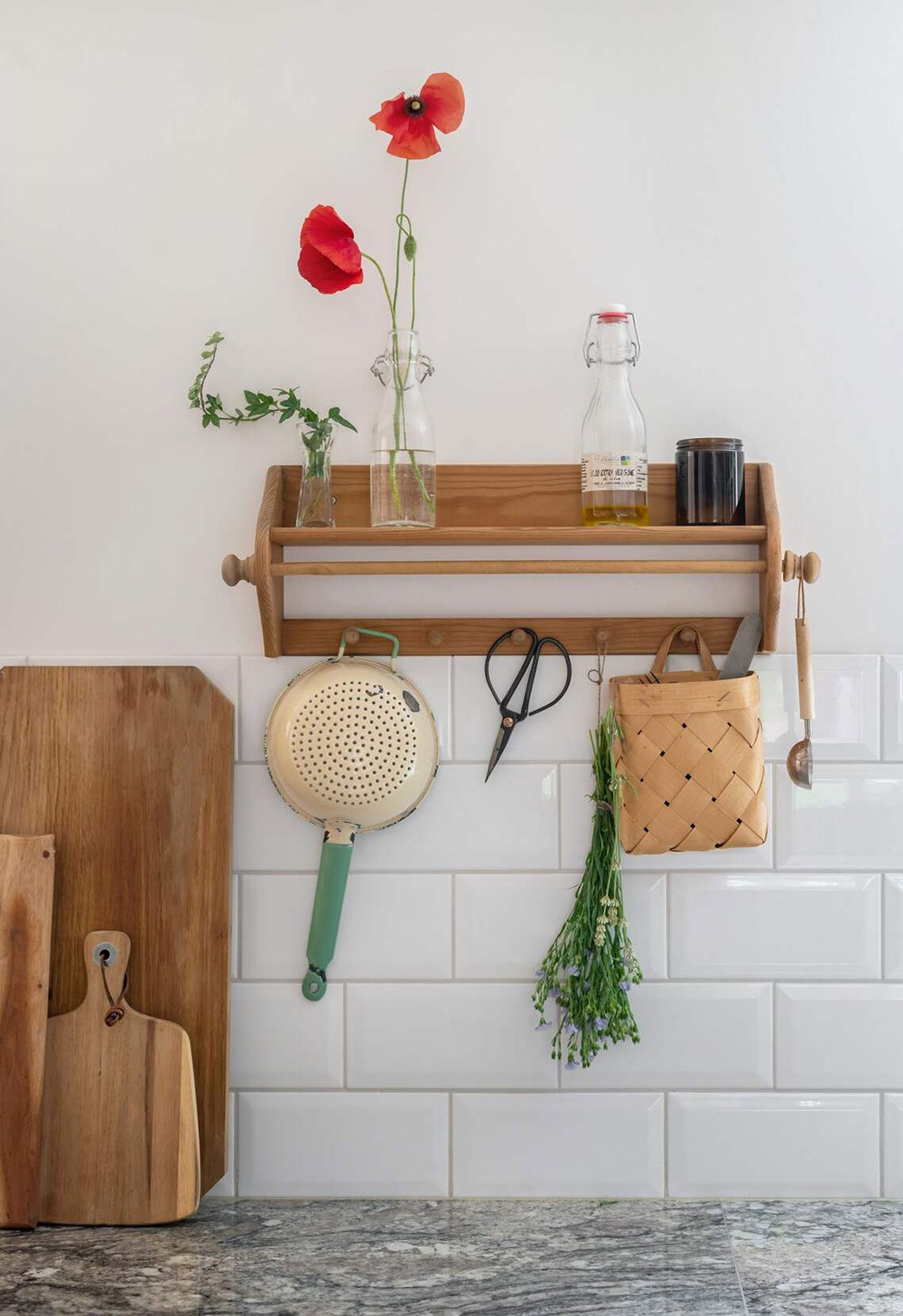 瑞典 19 世纪农场小屋的温馨改造-11