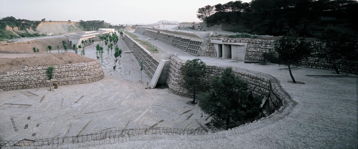 颠覆传统的宗教纪念公墓——西班牙伊瓜拉达墓地-13