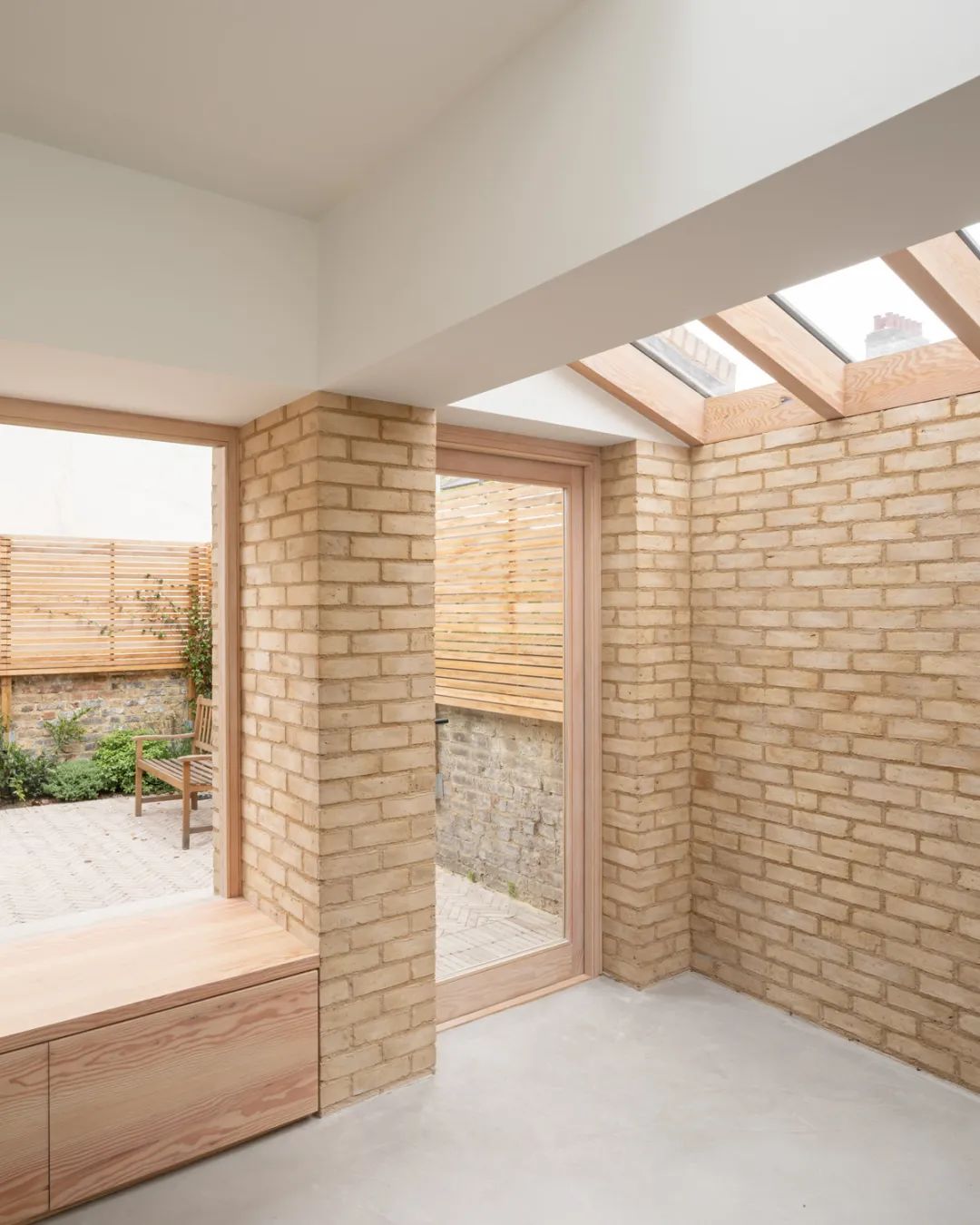 伦敦 Vestry Road 简约住宅 | 自然光线与天然材料的巧妙融合-11