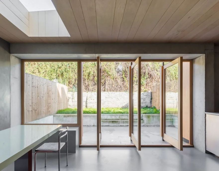 伦敦简约住宅“Untitled House”-0