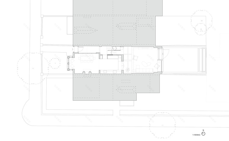光隙间洒下光影的家庭住宅(注:komorebi是日语外来词,指从树叶缝隙间洒下的阳光) 丨英国伦敦丨ConForm Architects-17