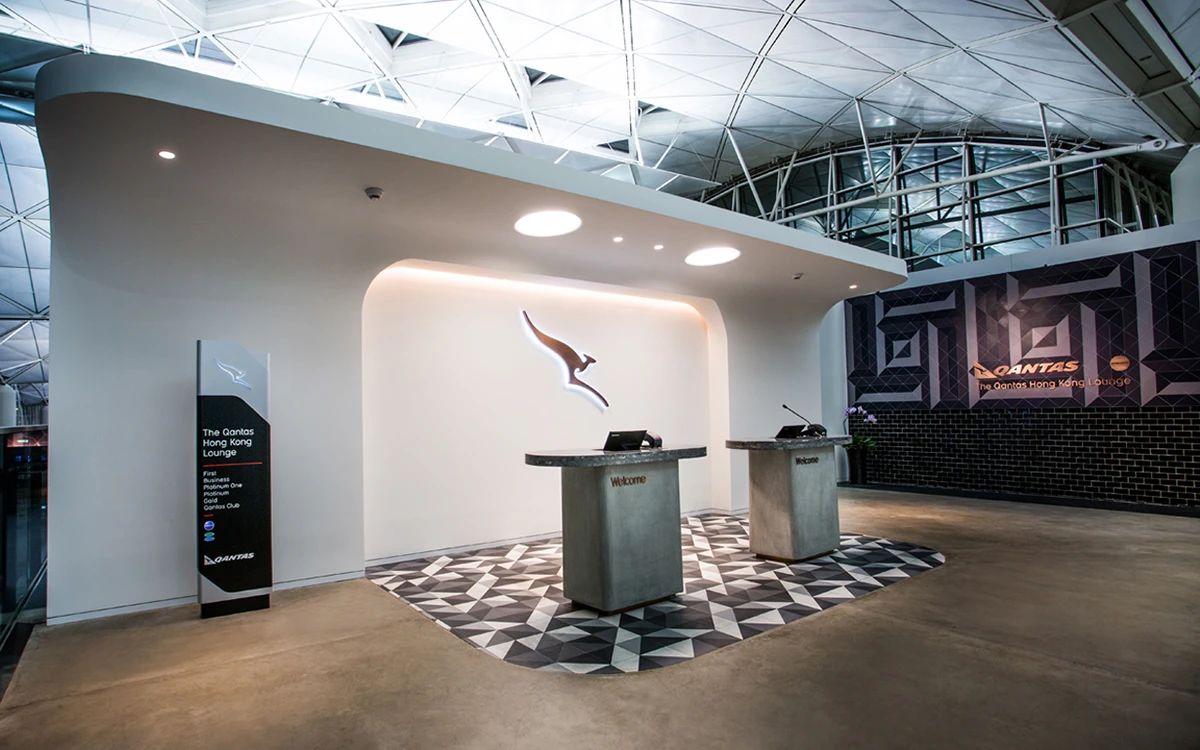 香港寿司俱乐部 | 水泥灰与温暖金属的时尚空间-43