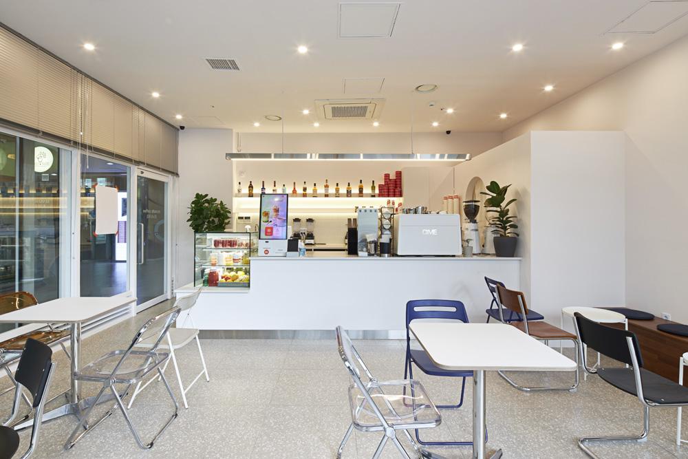 韩国 12 坪小咖啡厅的极简设计魅力-3