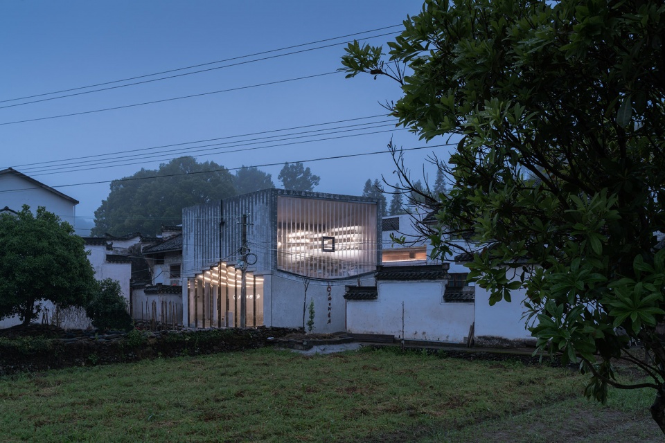 桥廊 · 上海三联书店·黄山桃源店丨中国黄山丨来建筑设计工作室-12