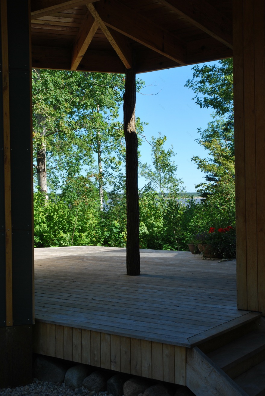 温尼伯湖畔的现代小屋,融入自然的私密空间-27