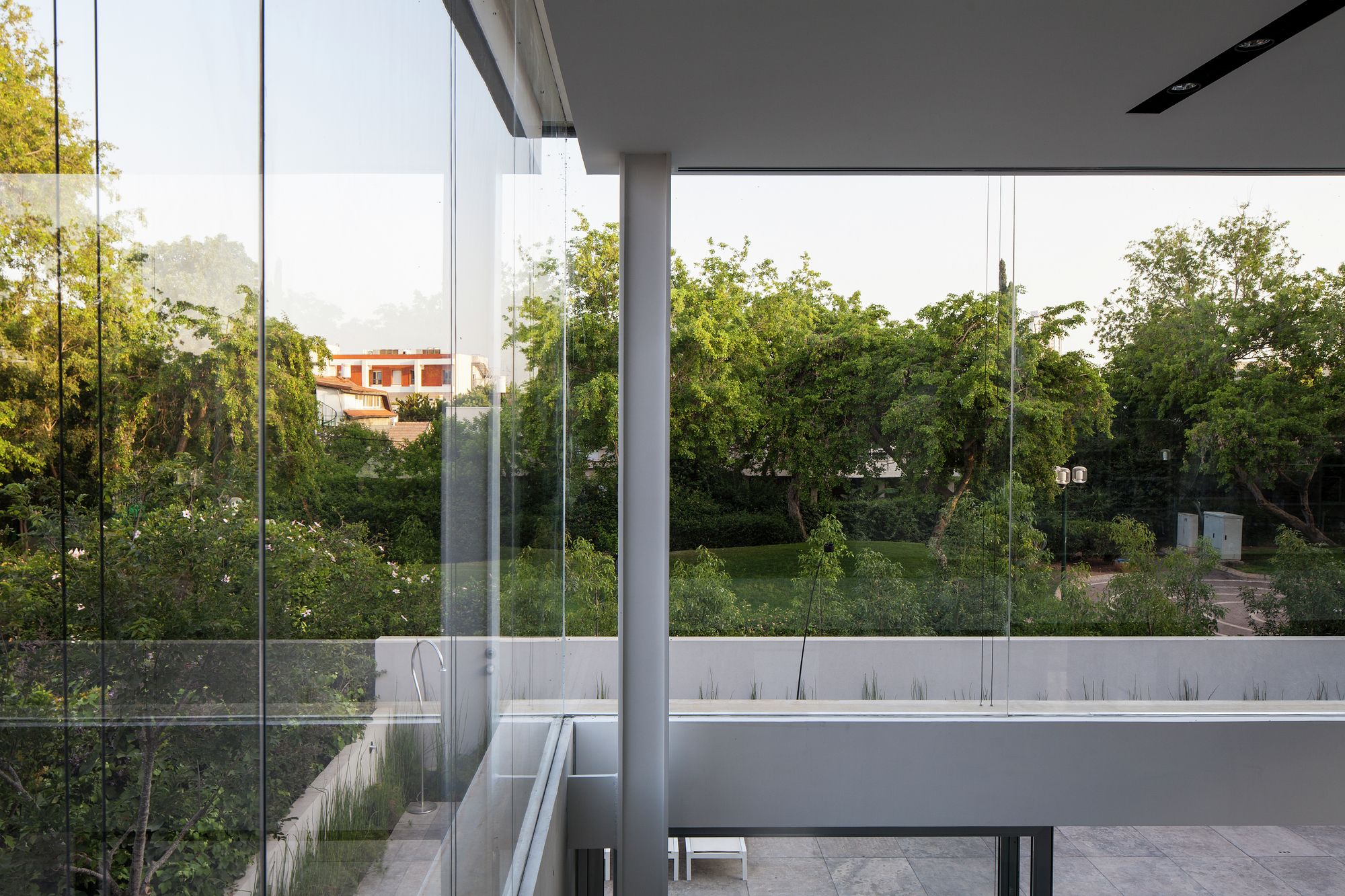 割裂与连接 | 混凝土与玻璃的共生之作-77