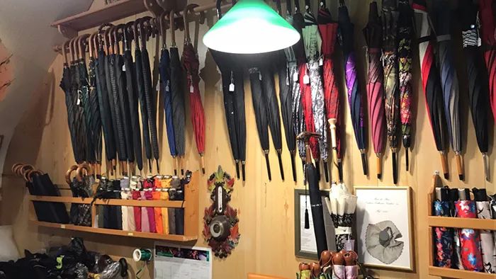 巴黎最后修伞师 | 匠心传承,让旧伞重生-42