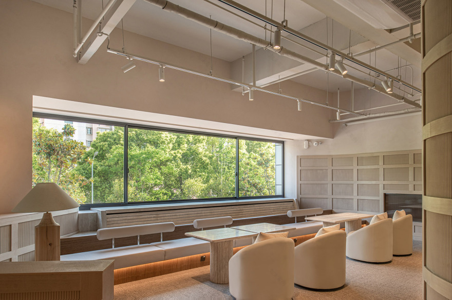 凿壁借景·延锋秀浦路展厅接待空间丨中国上海丨多棵设计-4