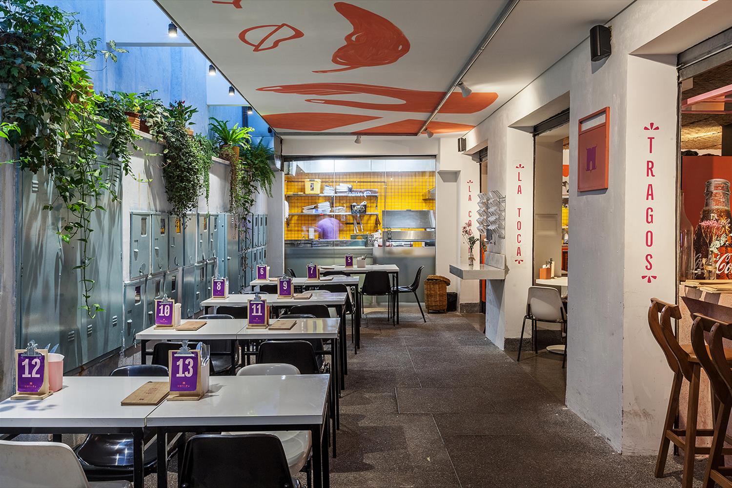 巴西 MG 州 Morada Mexicana 酒吧 | 木质设计与自然光的完美融合-3