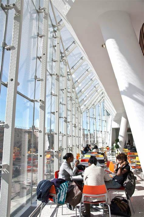 纽约市立大学 Medgar Evers 学院学术楼 | 透明与社区融入的典范-18