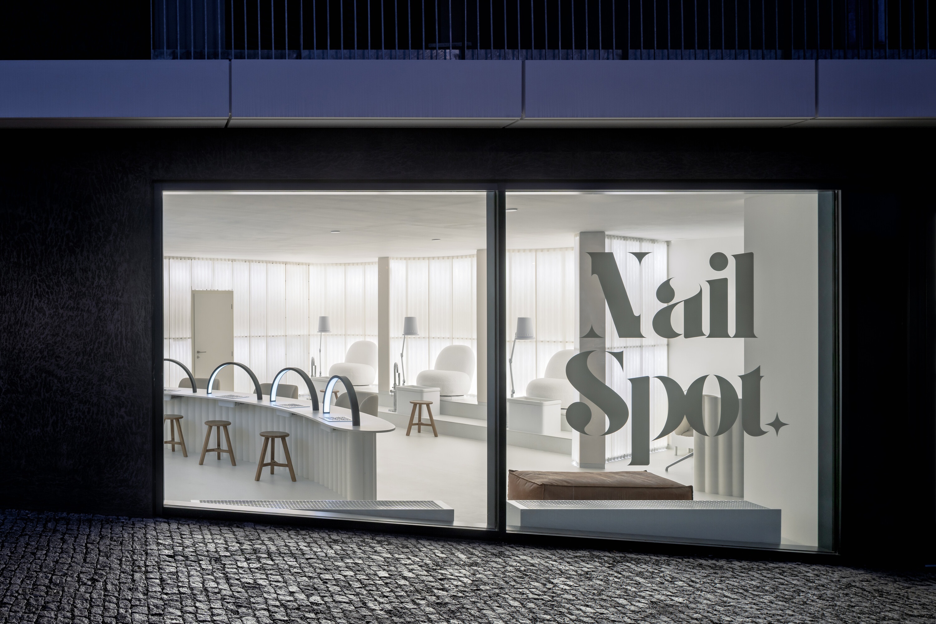 捷克NailSpo美甲店丨Studio Plyš建筑事务所-0