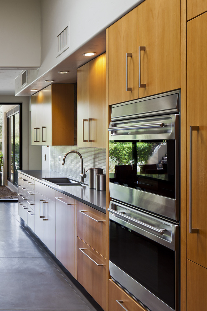 绿意盎然 | 美国沙漠中的现代翻修住宅-28