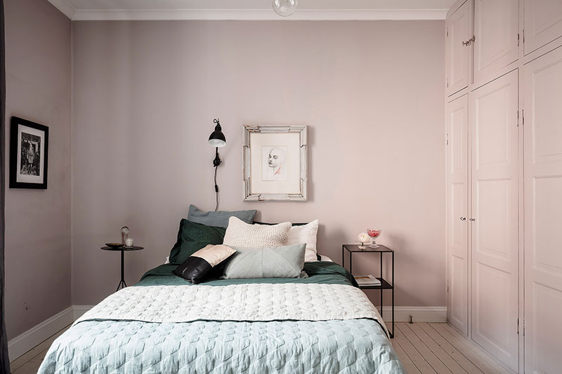 深蓝花卉壁纸 | 瑞典哥德堡大胆斯堪的纳维亚公寓设计-20