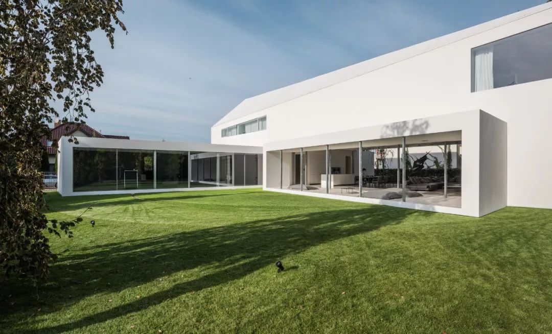 波兰 KWK PROMES 建筑工作室打造“跟随太阳轨迹移动的房子”-27