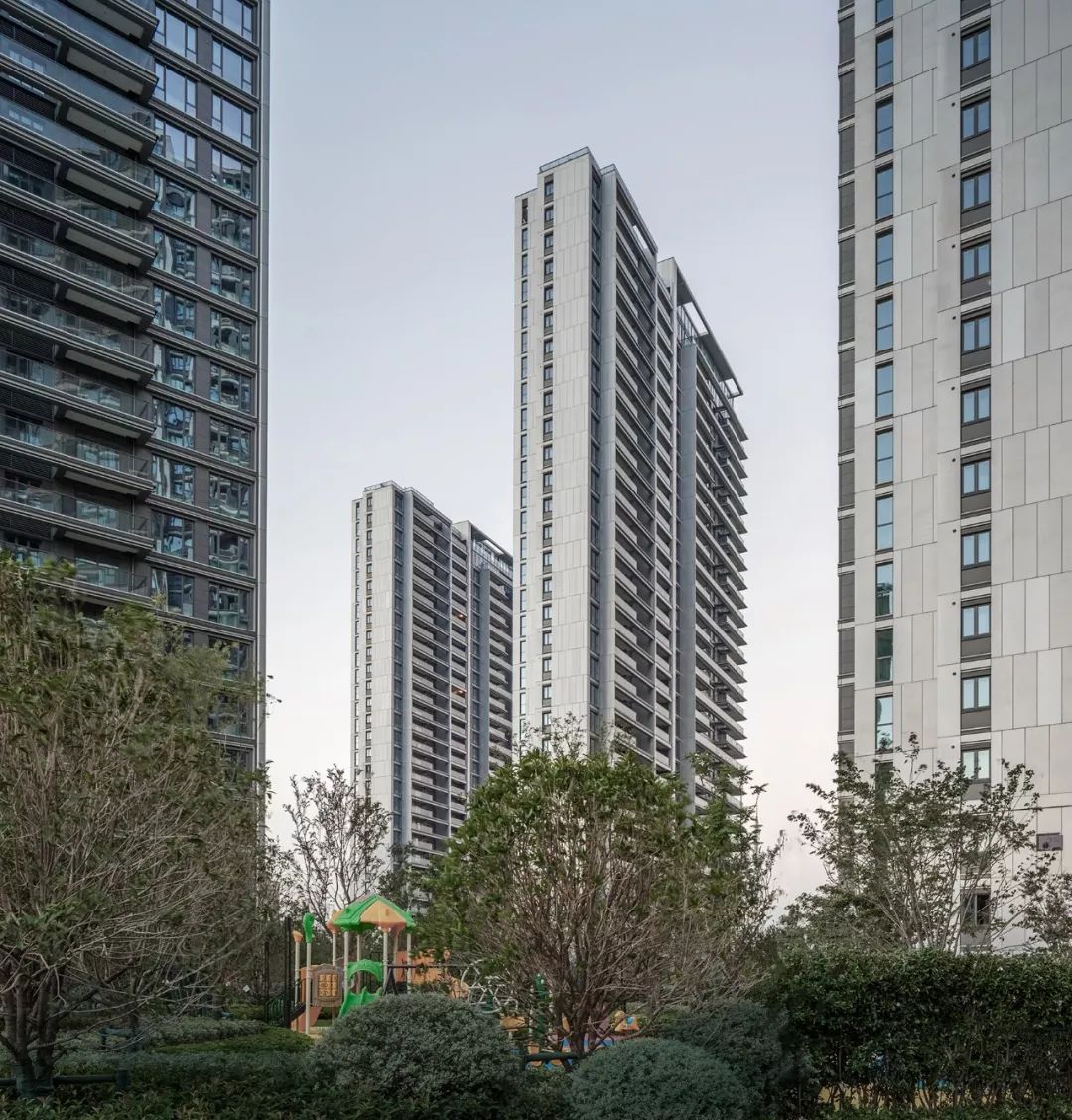 苏州壹号院 | 现代铝板立面塑造湖湾新居-14