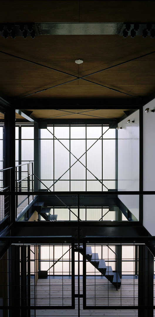 山石武喜打造简约钢构住宅 融入环境与自然共生-12