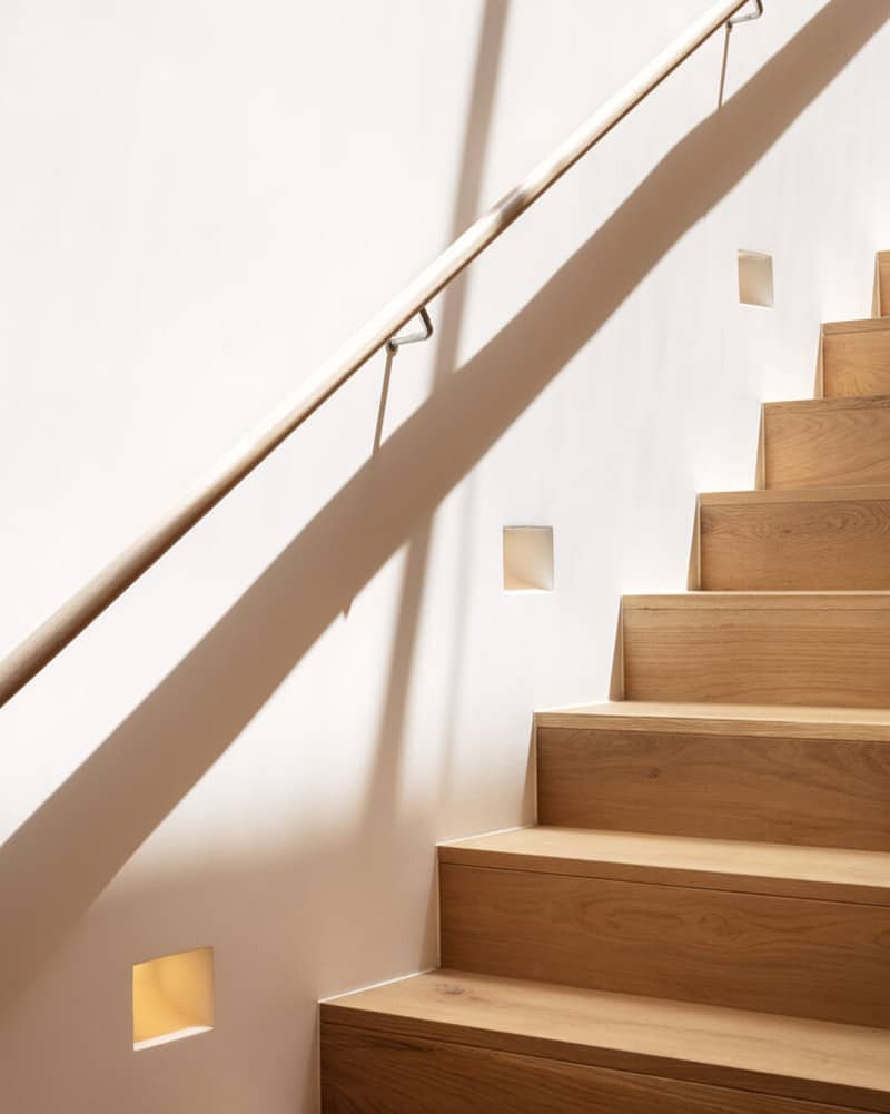 Fascinating minimalist home is cantilevered over the Los Angeles hills-39