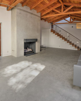 埃尔梅迪奥酒店(由于House在这种语境下解释为酒店较合理,但如果结合特定背景有其他特定含义可能要再调整,如果这里El Medio是某固有名称,就应遵循对应特定名称译法) 丨美国加利福尼亚