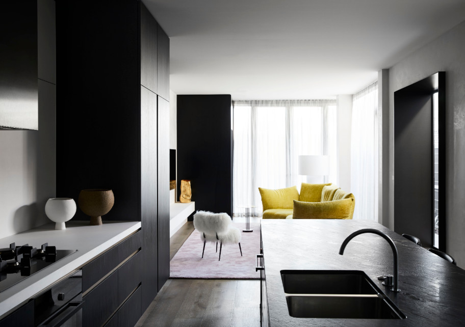 金色的;金黄色的;金的;金制的-117