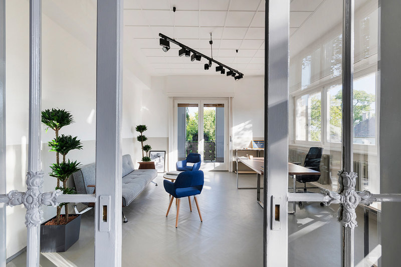 活力办公空间设计——蓝色与绿色的巧妙运用-13