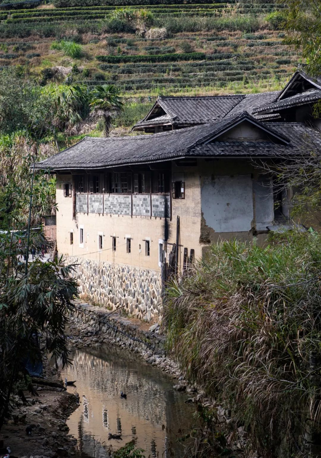 归隐深山，客家土楼变身为文化行馆-10