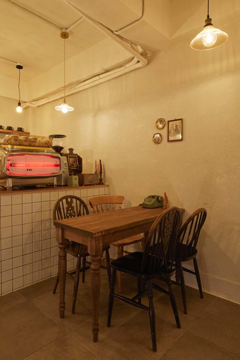 简约白色基调，9 坪咖啡厅的温馨魅力-5