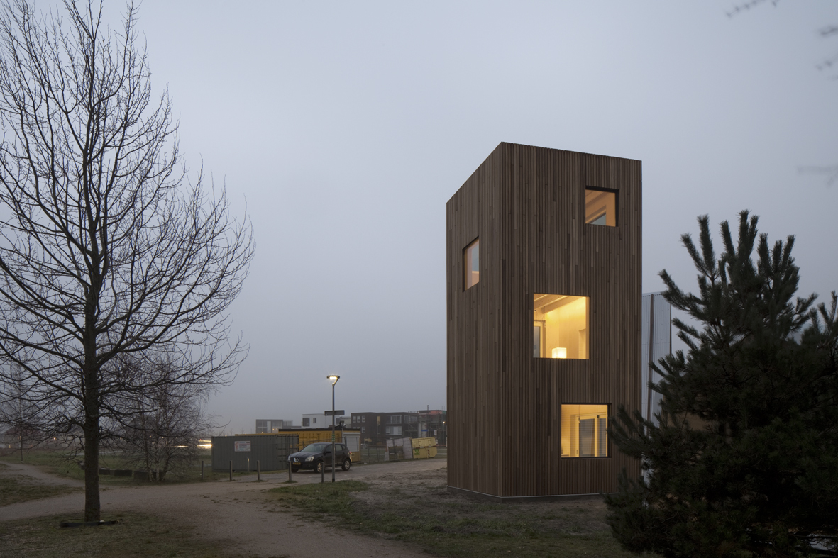 Micro House Slim Fit  ANA ROCHA architecture-47