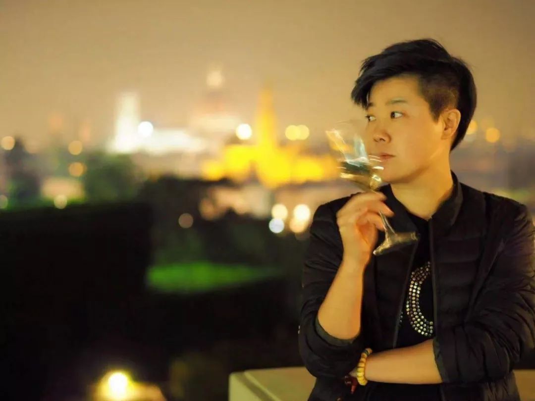 现代新古典的冷艳多彩空间-68