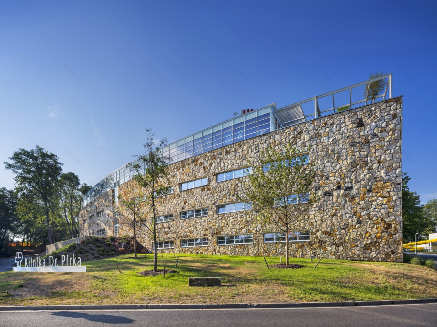 Dr· Pírka诊所新楼与森林公园岩石连接项目丨捷克丨Huť architektury Martin Rajniš-42