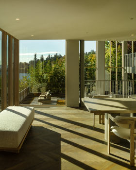 Looking Glass — A Revitalized Lakefront Retreat