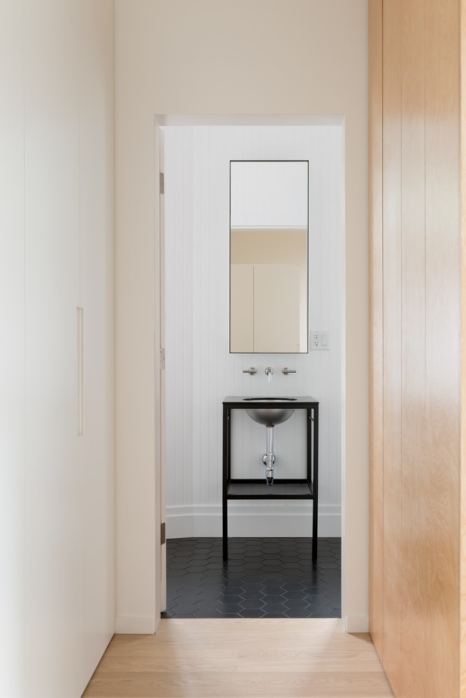 温哥华 Yew House 传统住宅翻新,现代阁楼风格融合复古元素-12