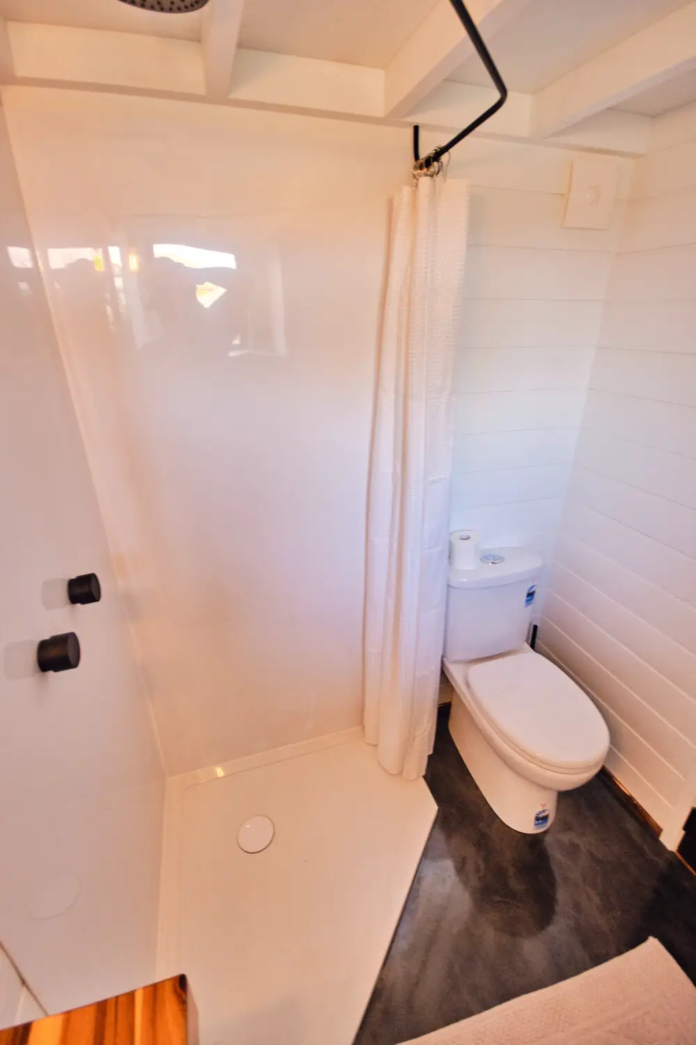 澳洲 Häuslein 公司推出宽敞舒适的 6 人份大型 Tiny House-13