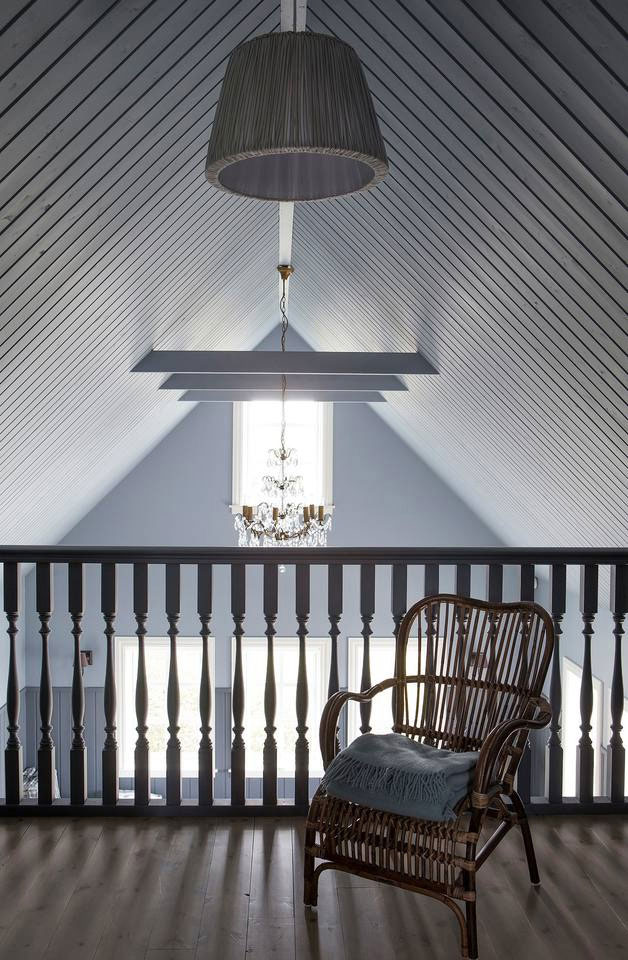 冰岛火山旁的神秘黑木屋-19