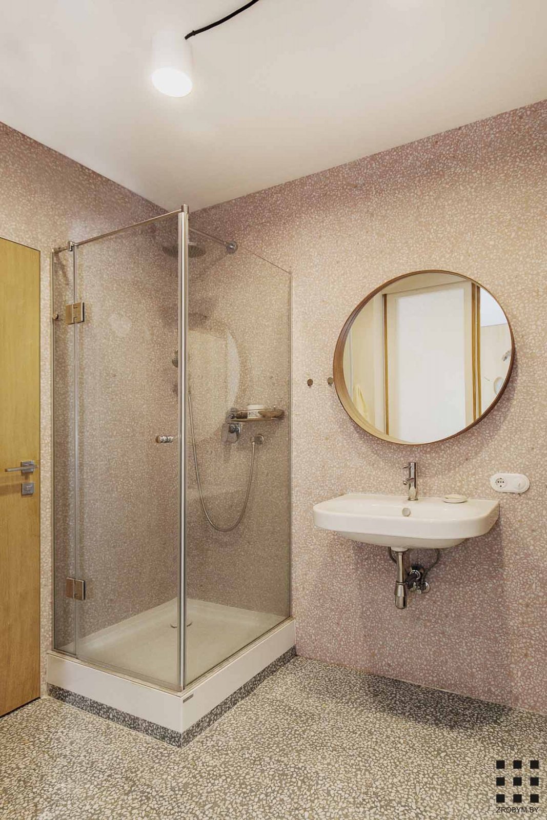 粉红与木，白俄罗斯46㎡单身公寓  Zrobym architects-27