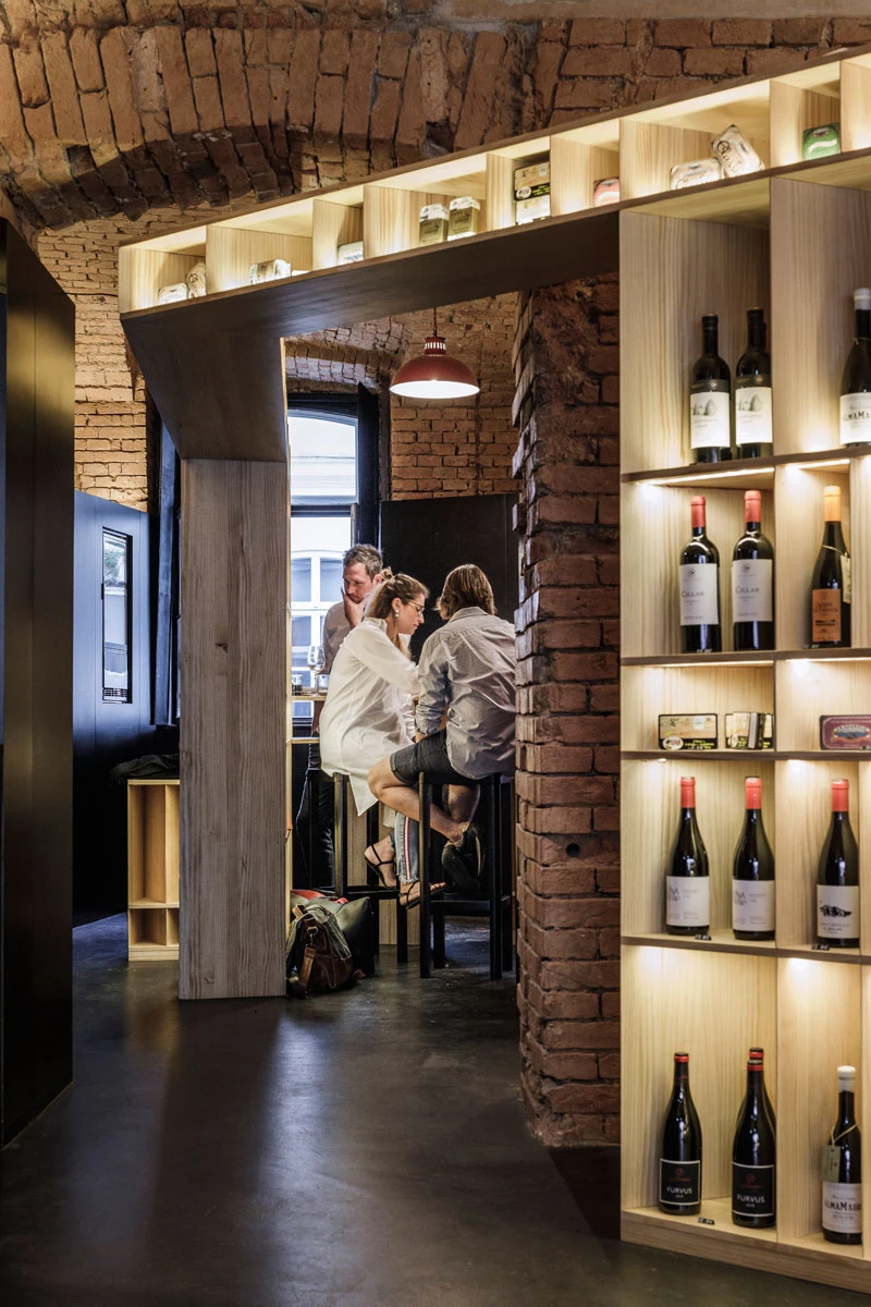 灵活多变的西班牙风情商铺设计-25