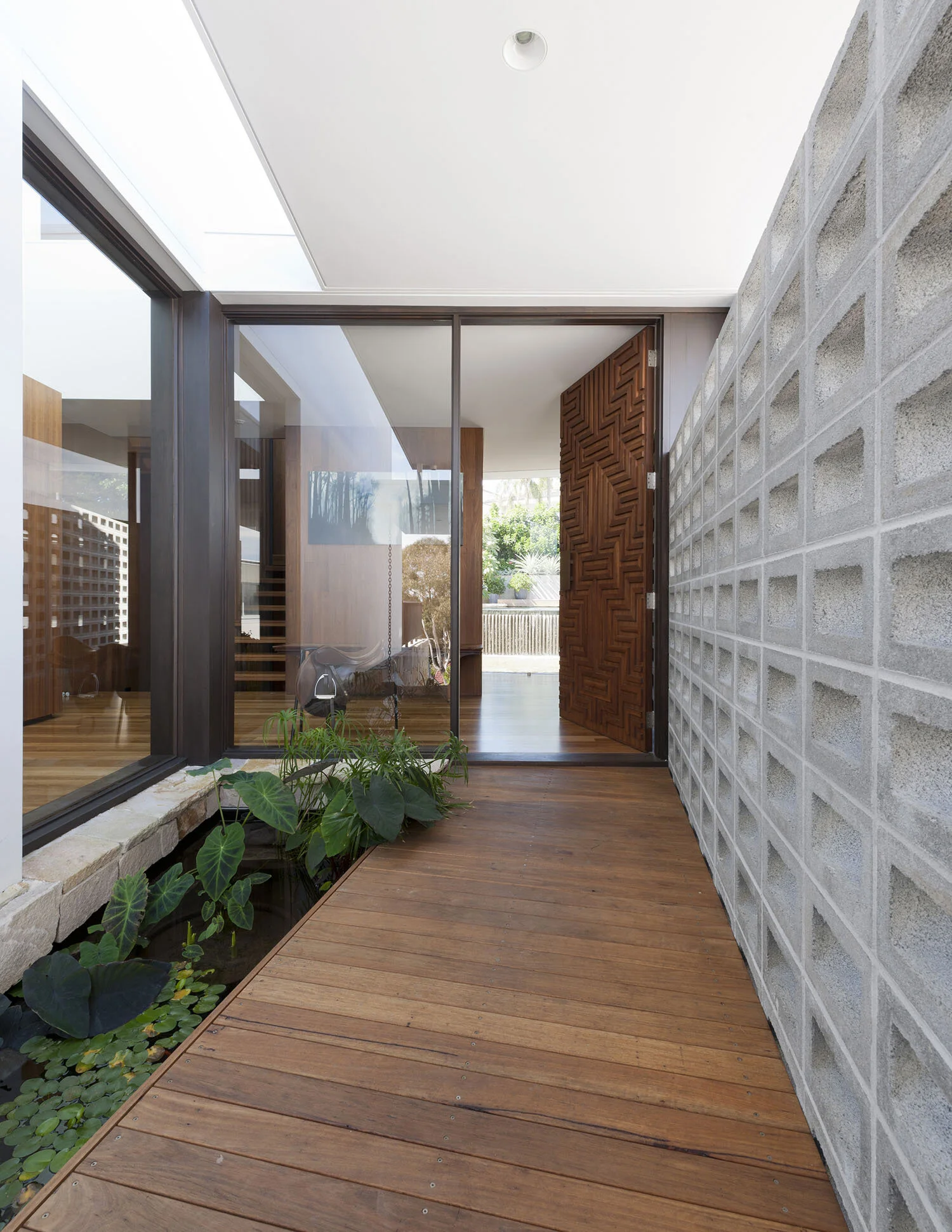 转手房；倒卖房（注：flipped house常见指低价买入后装修再高价卖出的房子，转手房倒卖房是比较贴合意思的常见表达，可根据实际语境选择更合适的）

若强调严格对应一个精准表述，转手房相对更通用简洁 ，以下为单一翻译：
转手房丨MCK Architects-17