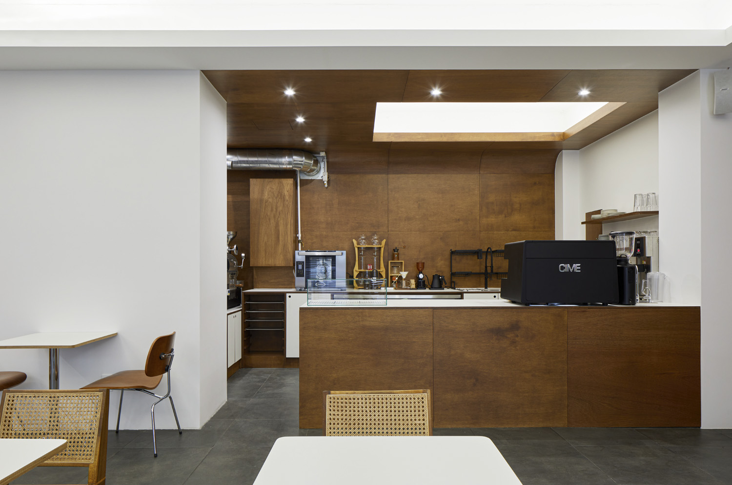 20 平米温馨咖啡馆设计，简约风格的魅力-2