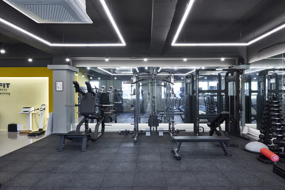 “韩国 YFIT 健身中心，色彩斑斓的室内设计引人注目”-8