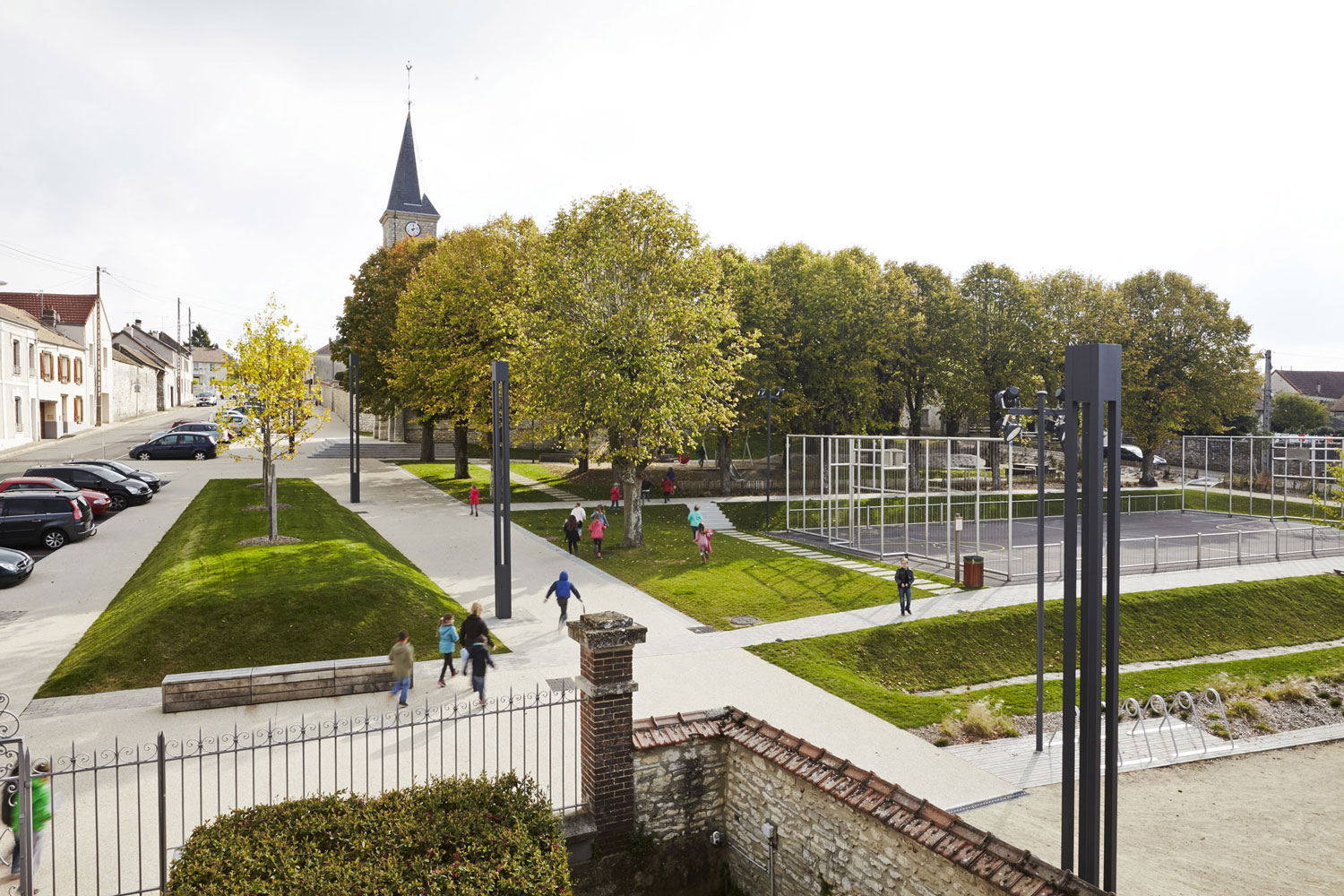 法国小城中心广场的再生设计-0