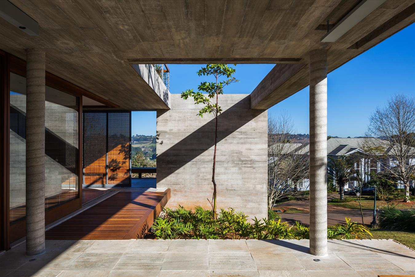 巴西 Bragança Paulista 斜坡住宅-4