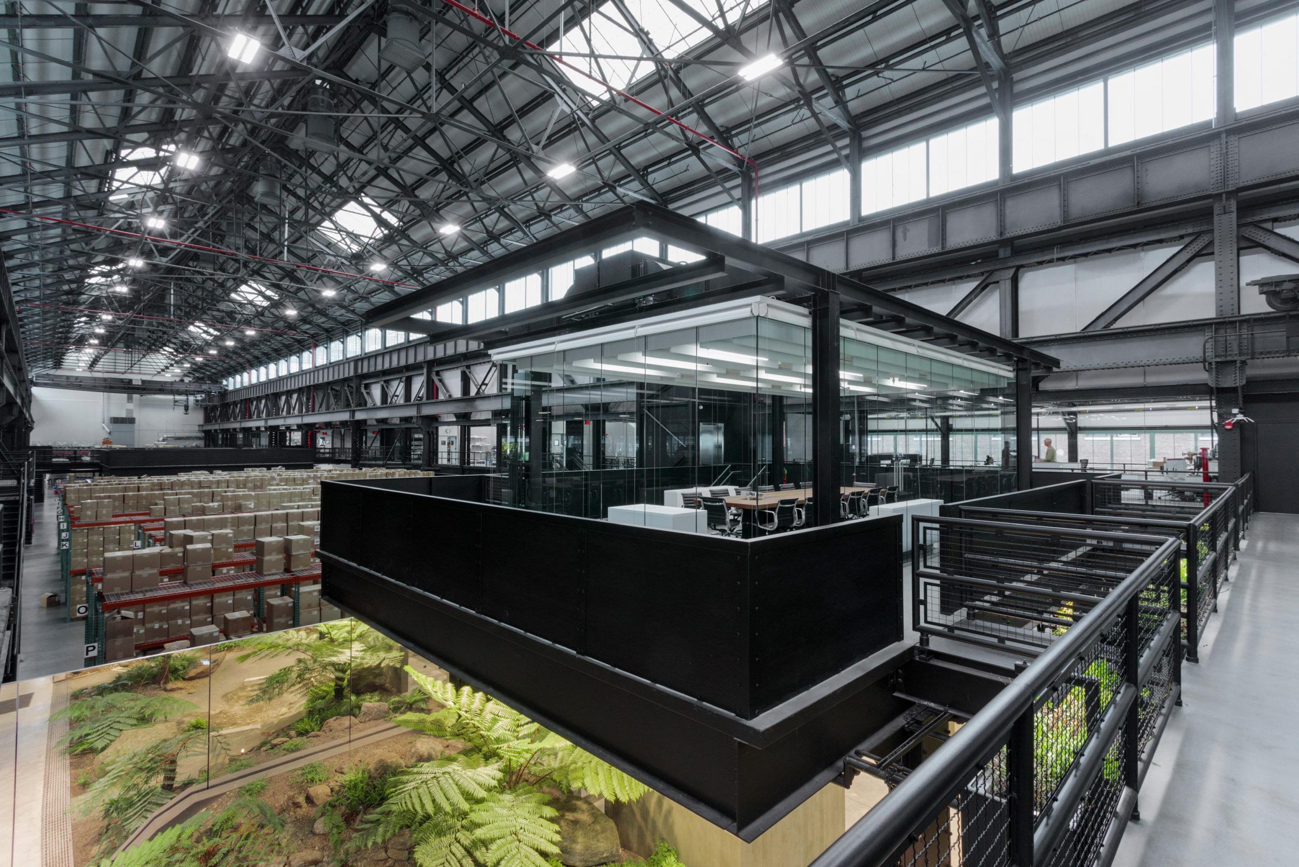 “最硬核”的办公空间改造，废弃海军造船厂中长出了一座封闭森林！-12